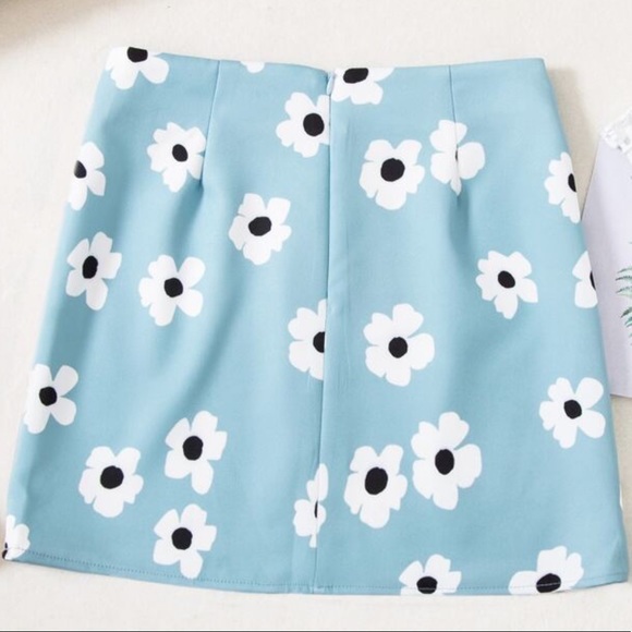 Floral print skirts - Picture 2 of 3